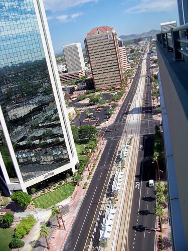 Penthouse View of Phoenix, AZ median running LRT (photo: Flickr user Nick Bastian)