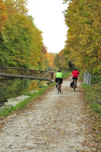 Cycling on the Central Canal (image credit: Curt Ailes)