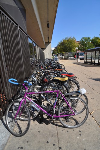 Packed bicycle rack at Braddock Road Metro (image credit: Curt Ailes)